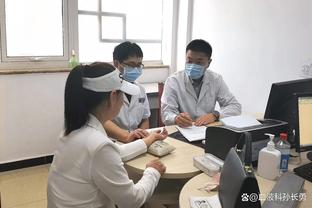 阿足协主席塔皮亚晒与斯卡洛尼微笑合影：一起参加美洲杯抽签